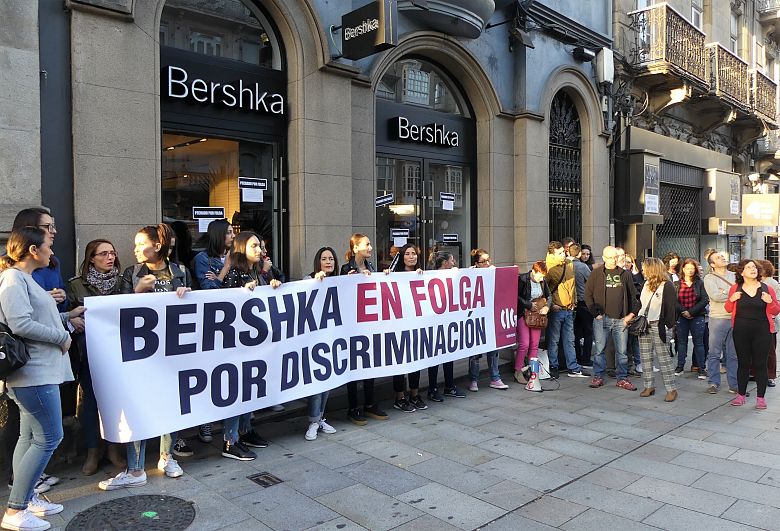 17-10-26 ProtestaFolgaBershkaVigo01.JPG